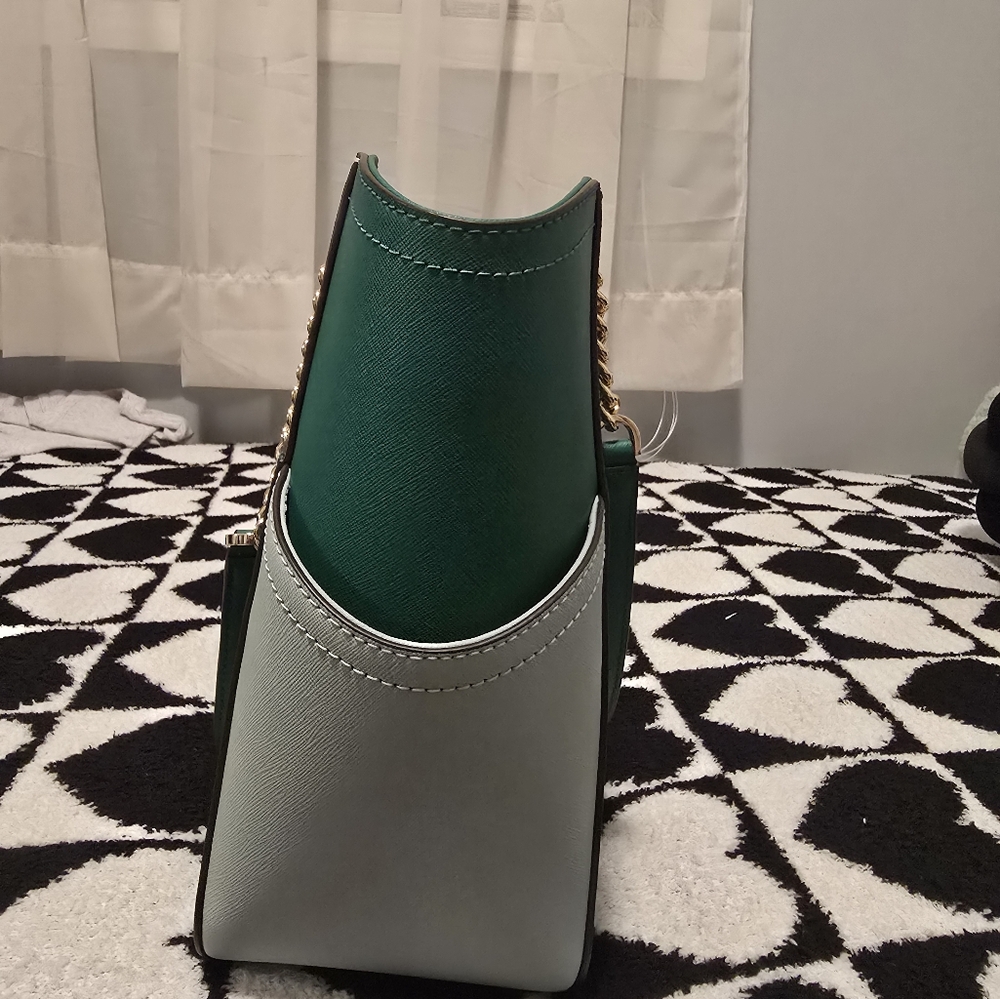 BRAND NEW Michael Kors Tote - Picture 4 of 8